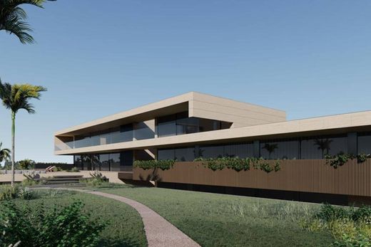 Участок, Лола, Loulé