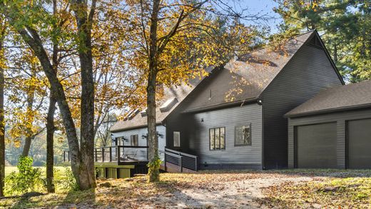 Detached House in Egremont Plain, Berkshire County