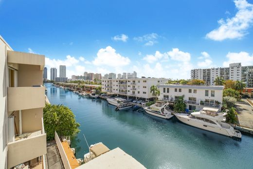 Apartment / Etagenwohnung in North Miami Beach, Miami-Dade County