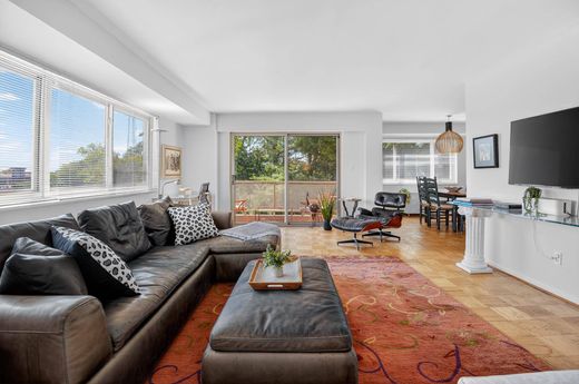 Apartment in Chevy Chase, Washington County