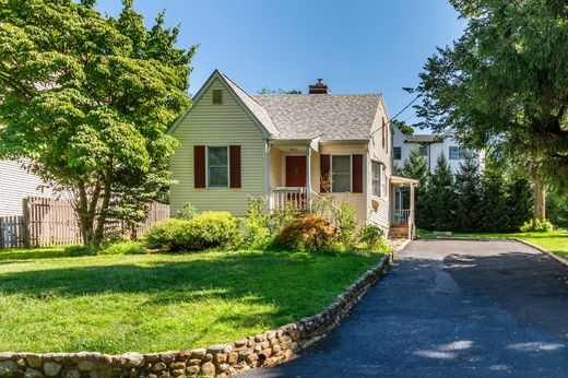 Detached House in Basking Ridge, Somerset County