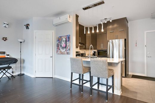 Apartment / Etagenwohnung in Longueuil, Montérégie