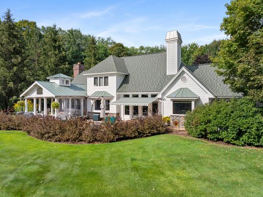 Luxury home in Harbor Springs, Emmet County