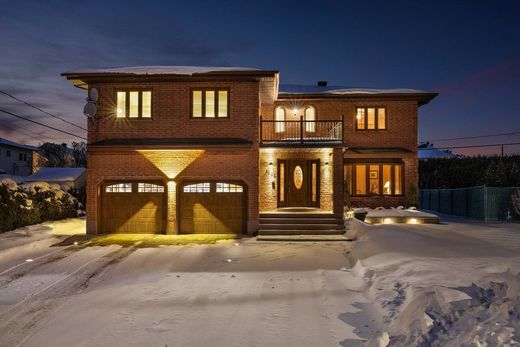 Einfamilienhaus in Sainte-Dorothée, Laval Region