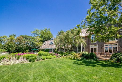 Detached House in Bridgehampton, Suffolk County