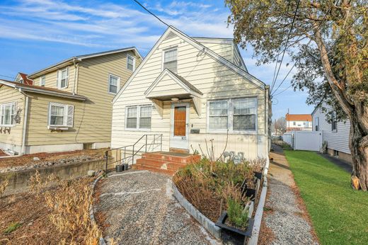 Clifton, Passaic Countyの一戸建て住宅