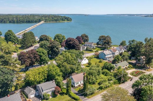Detached House in Falmouth, Cumberland County