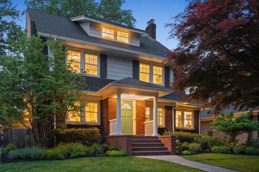 Luxury home in Montclair, Essex County