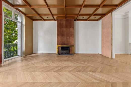 Detached House in La Muette, Auteuil, Porte Dauphine, Paris