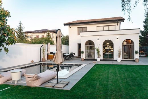 Vrijstaand huis in Boekarest, Municipiul Bucureşti