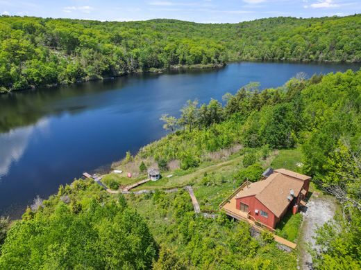 Detached House in Otis, Berkshire County