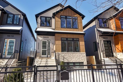 Detached House in Chicago, Cook County