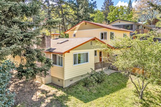 Luxury home in Ashland, Jackson County