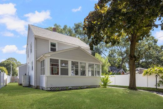 Detached House in Warwick, Kent County