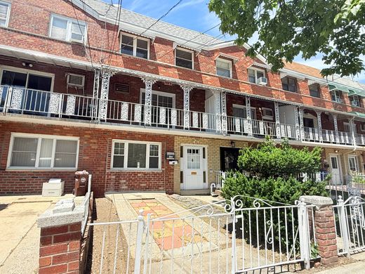 Luxury home in Bronxdale, Bronx County
