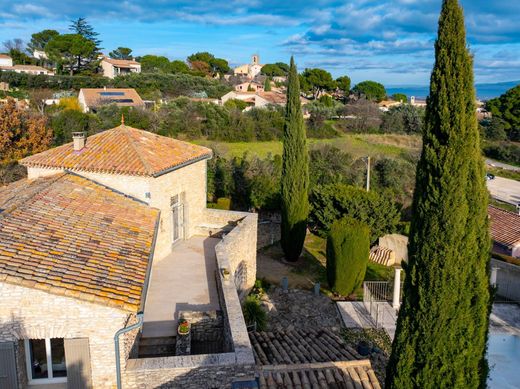 Vrijstaand huis in Châteauneuf-de-Gadagne, Vaucluse