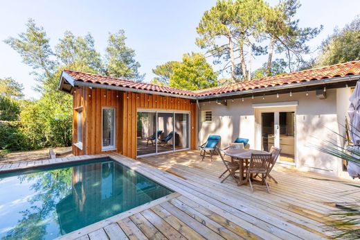 Detached House in Pyla sur Mer, Gironde