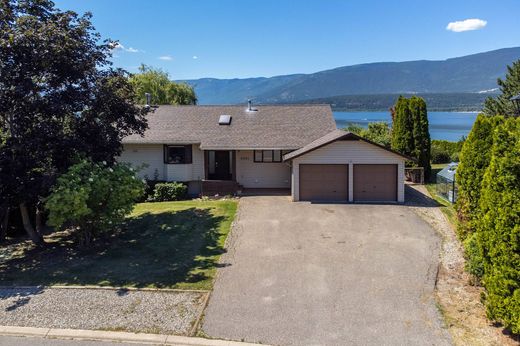 Detached House in Salmon Arm, British Columbia