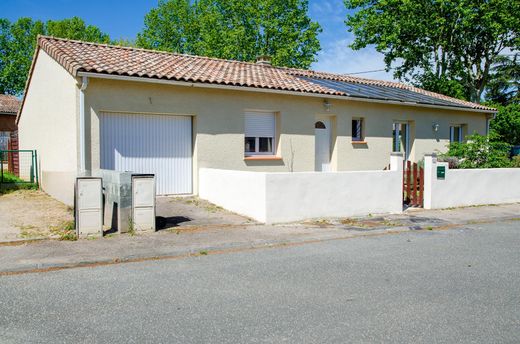 Casa Unifamiliare a Lavaur, Tarn