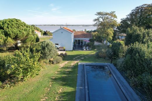 Einfamilienhaus in Port-des-Barques, Charente-Maritime