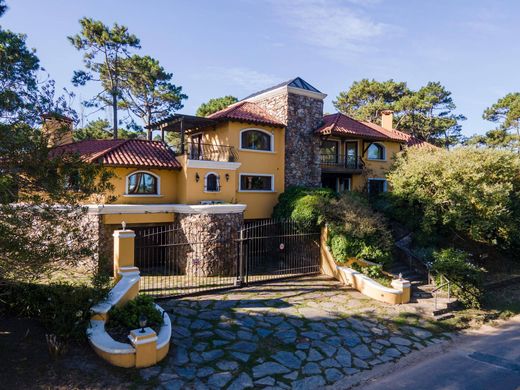 Luxury home in La Barra, San Carlos