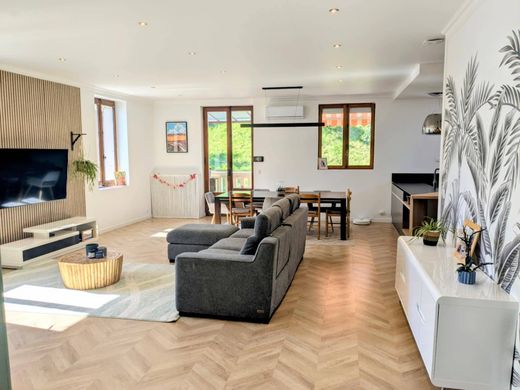 Apartment in Évian-les-Bains, Haute-Savoie