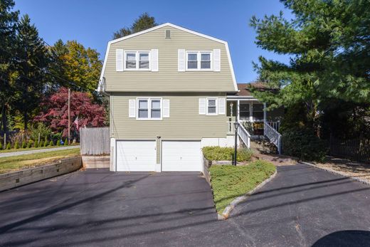 Detached House in Huntington Station, Suffolk County