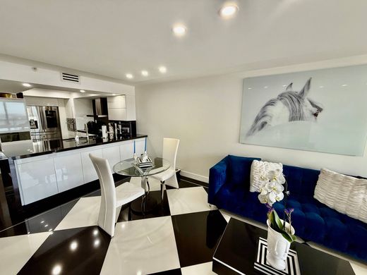Apartment / Etagenwohnung in Miami, Miami-Dade County