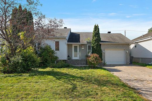 ‏בית חד-משפחתי ב  Repentigny, Lanaudière