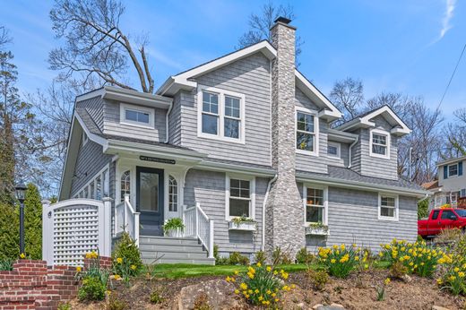 Detached House in Cold Spring Harbor, Suffolk County