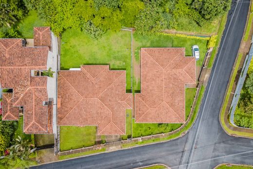 Vrijstaand huis in Escazú, Provincia de San José