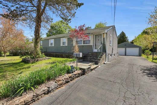 Detached House in Farmington, Hartford County