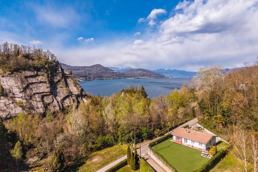 Villa à Arona, Novare
