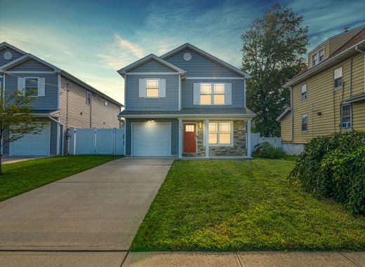 Luxury home in Roselle, Union County