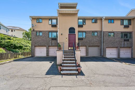 Apartment in Belleville, Essex County