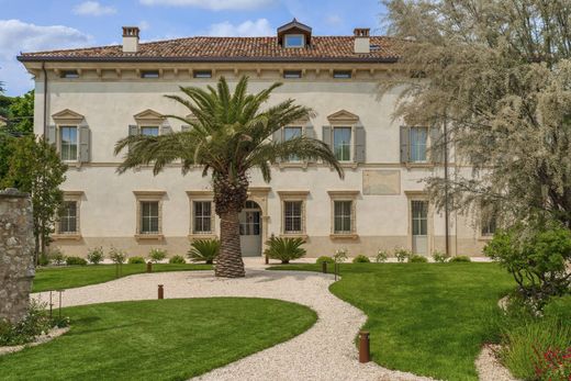 Villa in Tregnago, Provincia di Verona