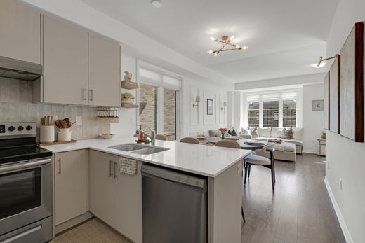 Townhouse in Bradford, Simcoe County