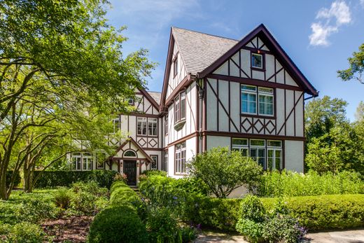 Detached House in Lake Forest, Lake County