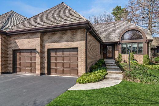 Townhouse in Hinsdale, DuPage County