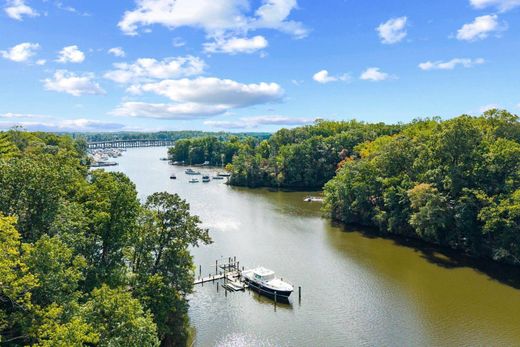 Luxury home in Edgewater, Anne Arundel County