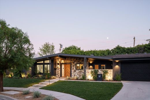 Einfamilienhaus in Woodland Hills, Los Angeles County