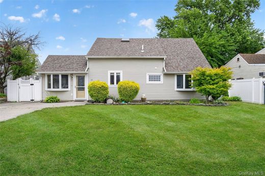Detached House in Levittown, Nassau County