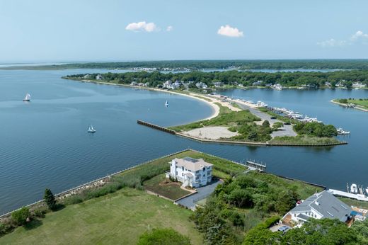 Detached House in Center Moriches, Suffolk County