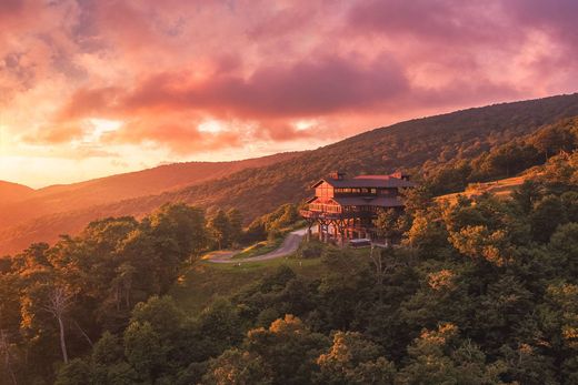 Detached House in Newland, Avery County