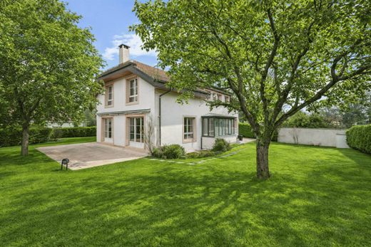 Detached House in Plan-les-Ouates, Geneva