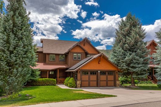 Luxury home in New Castle, Garfield