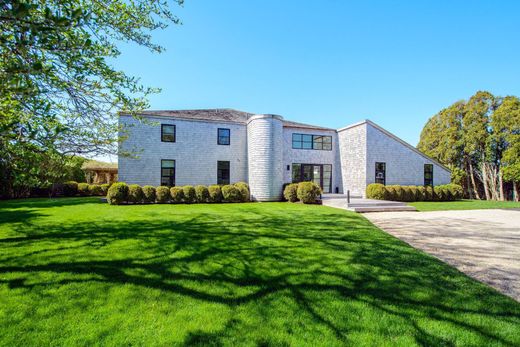 Detached House in Bridgehampton, Suffolk County