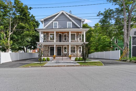 아파트 / Meredith, Belknap County