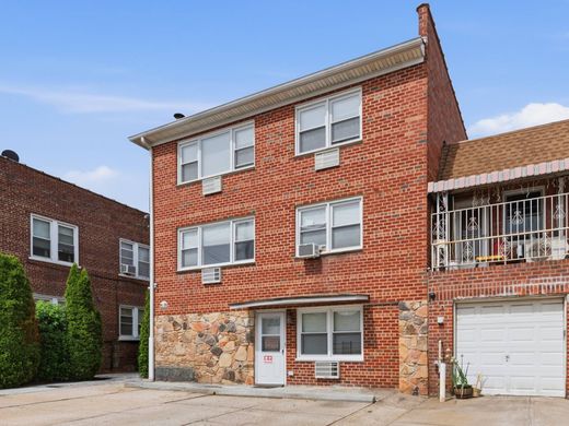 Casa di lusso a Fresh Meadows, Queens County