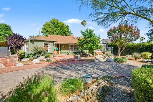 Detached House in Van Nuys, Los Angeles County